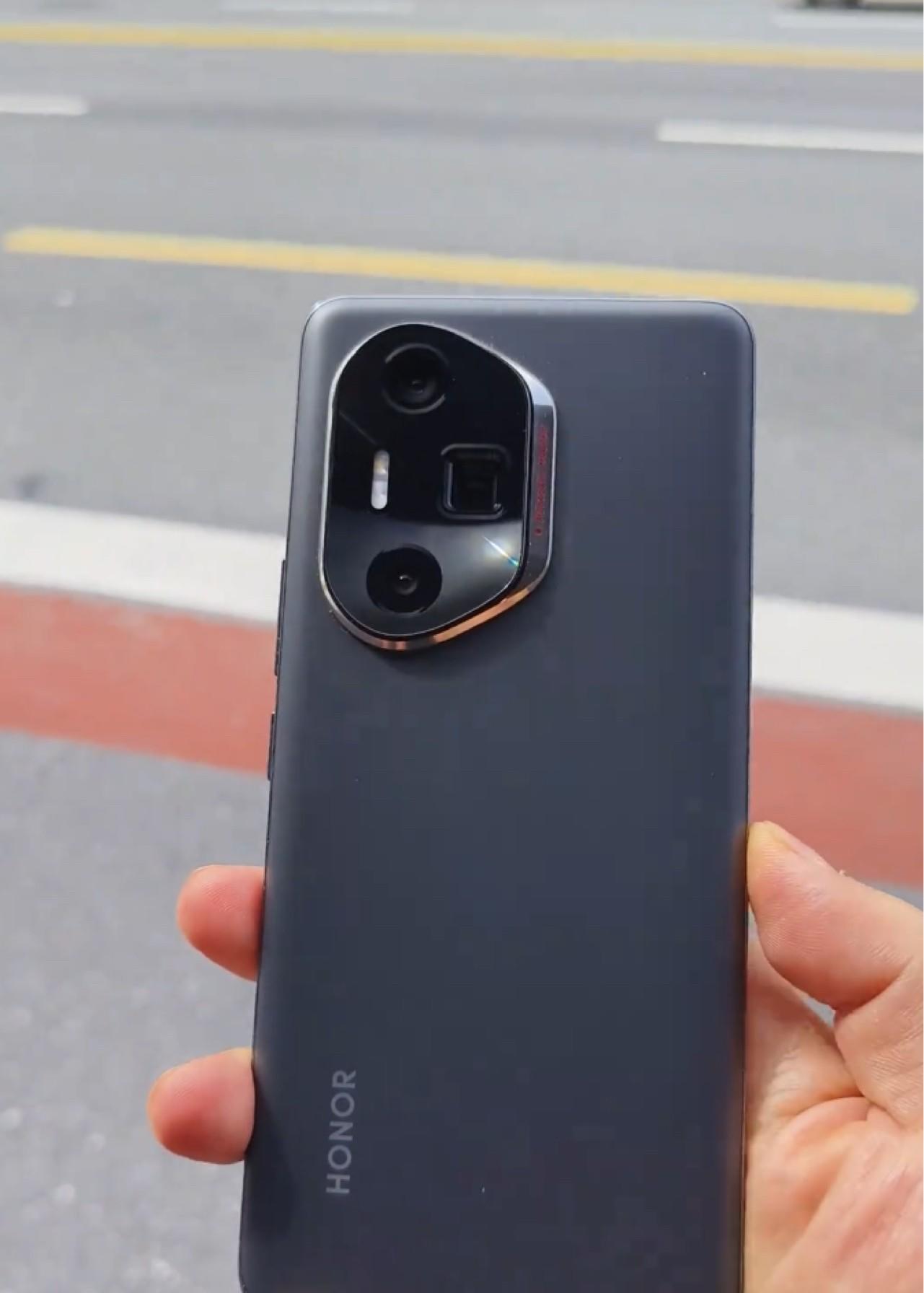 荣耀坚决清仓,从4199元跌至2714元,512GB+100倍变焦+卫星消息